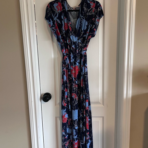 Gilli Navy and Coral Floral Dress - Picture 2 of 4